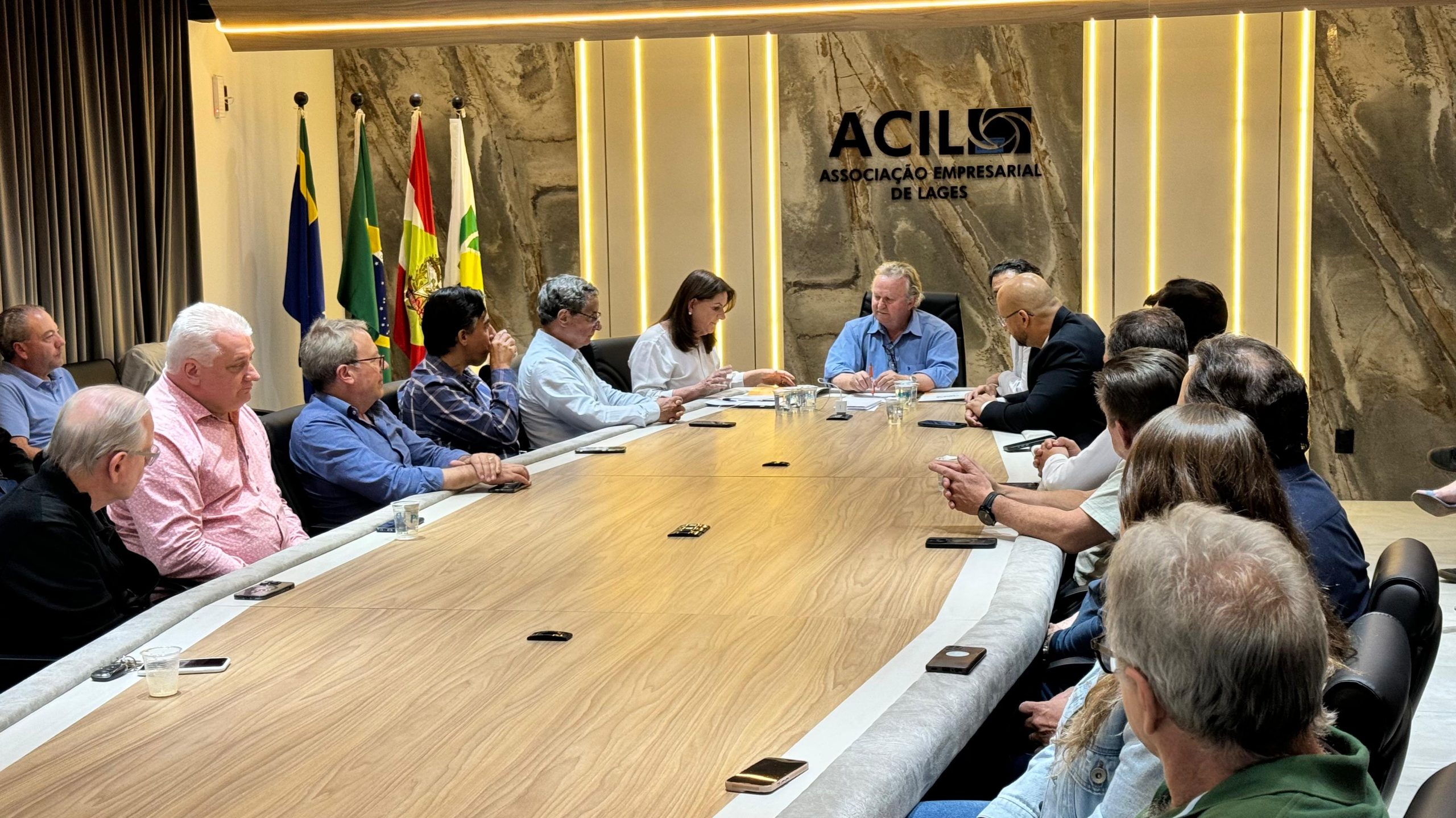 ACIL conclui a entrega da cartilha Voz Única com a candidata Carmen Zanotto