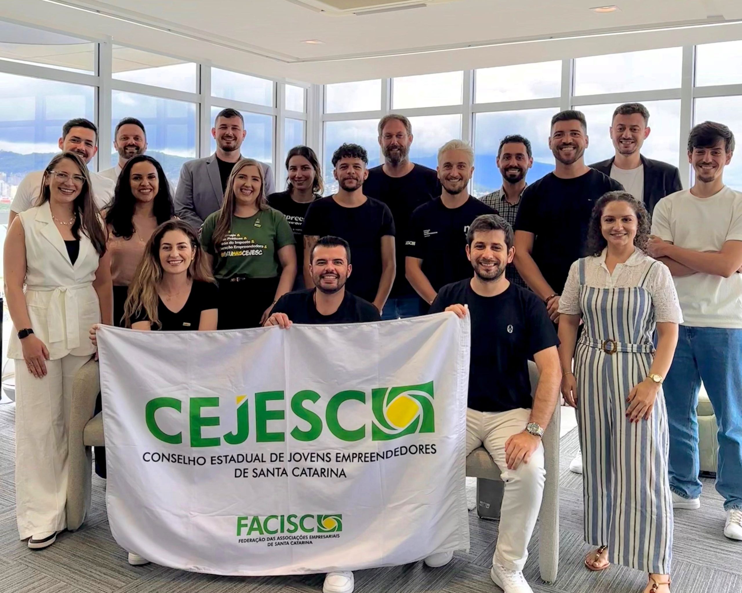 Jovens empresários dão pontapé inicial de 2025 em evento na FACISC