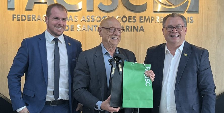 Senador Esperidião Amin palestra sobre Reforma Tributária em reunião na FACISC