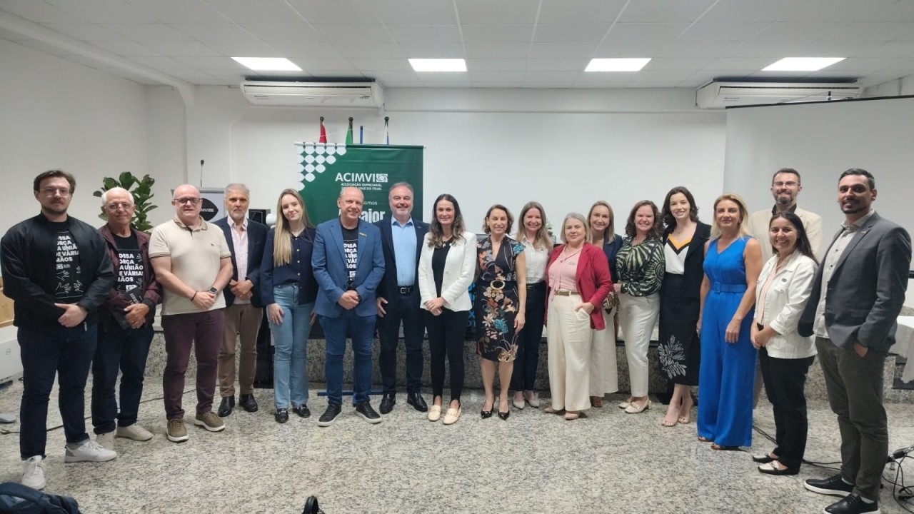 FACISC debate segurança com uso de IA e parceria com a PRF em plenária no Vale do Itajaí