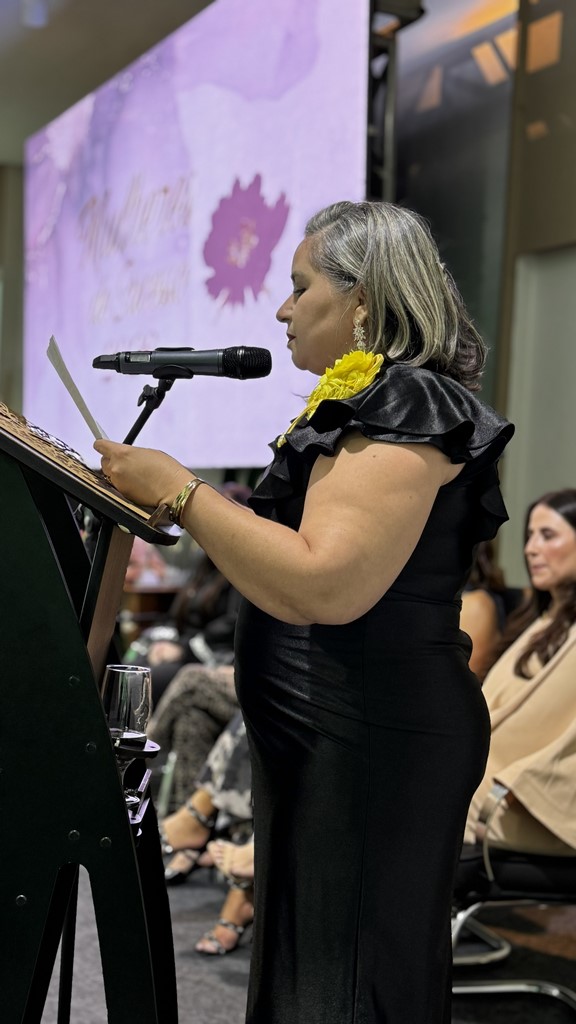 Coordenadora do NUME - Denise Luciano Coordenadora do NUME - Denise Luciano