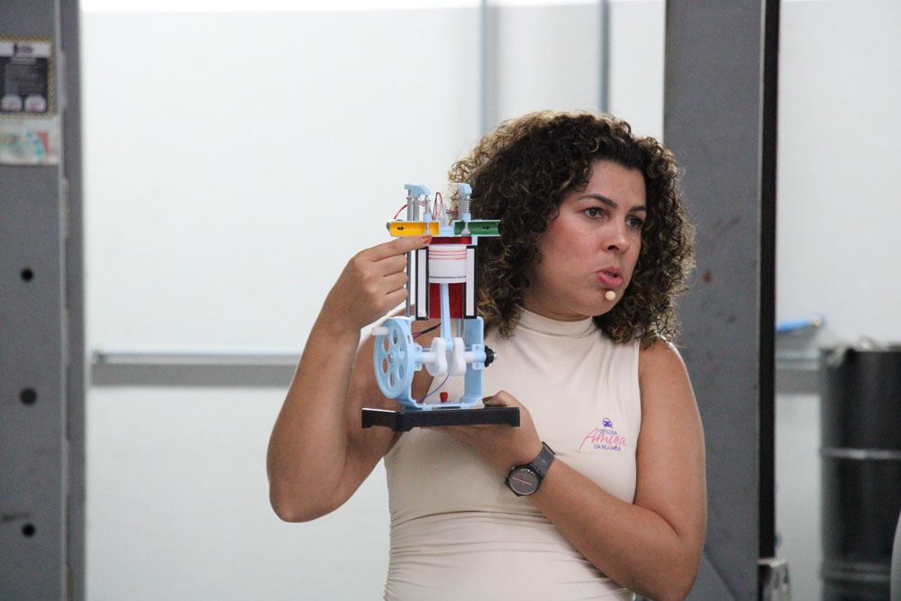 Elas no Comando”: evento do Núcleo de Oficinas Mecânicas da ACIBr promove talks e mecânica básica para mulheres