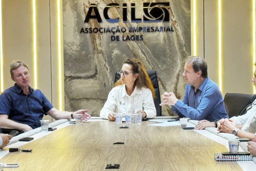 Coordenador Regional do IMA detalha processos de licenciamento ambiental em reunião na ACIL Coordenador Regional do IMA detalha processos de licenciamento ambiental em reunião na ACIL