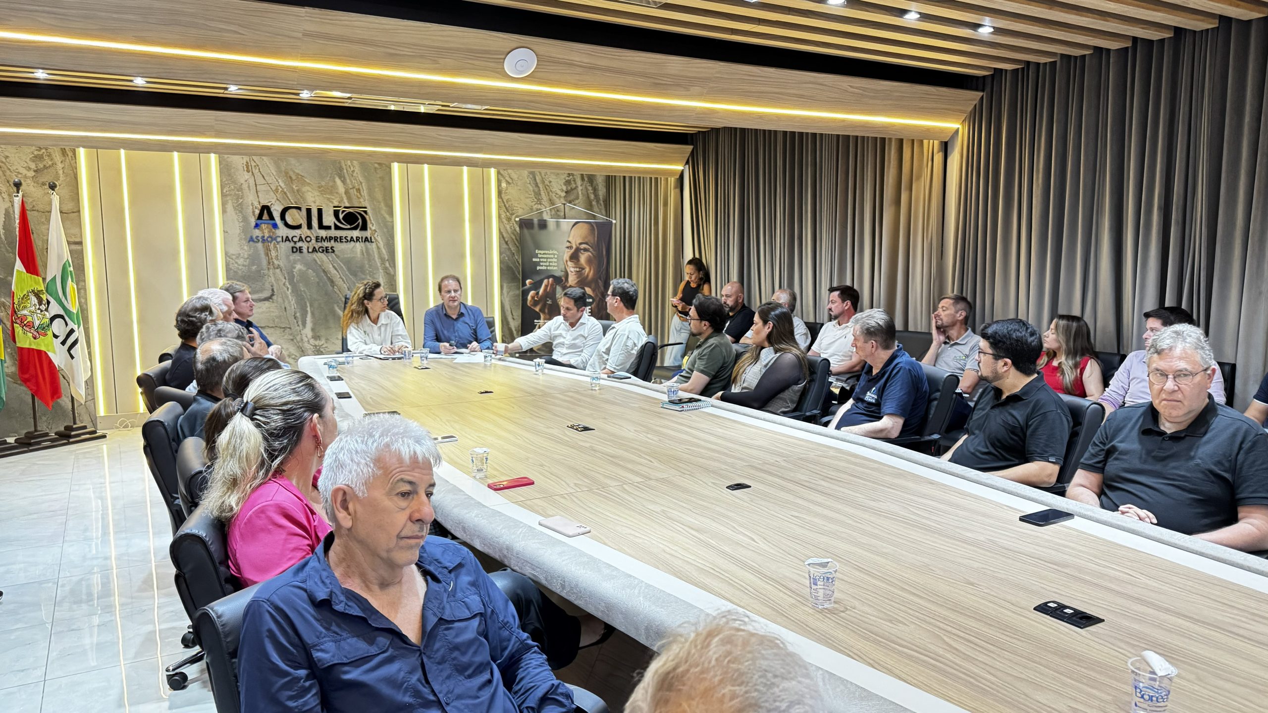 Regularização de áreas industriais esteve em pauta na reunião na ACIL