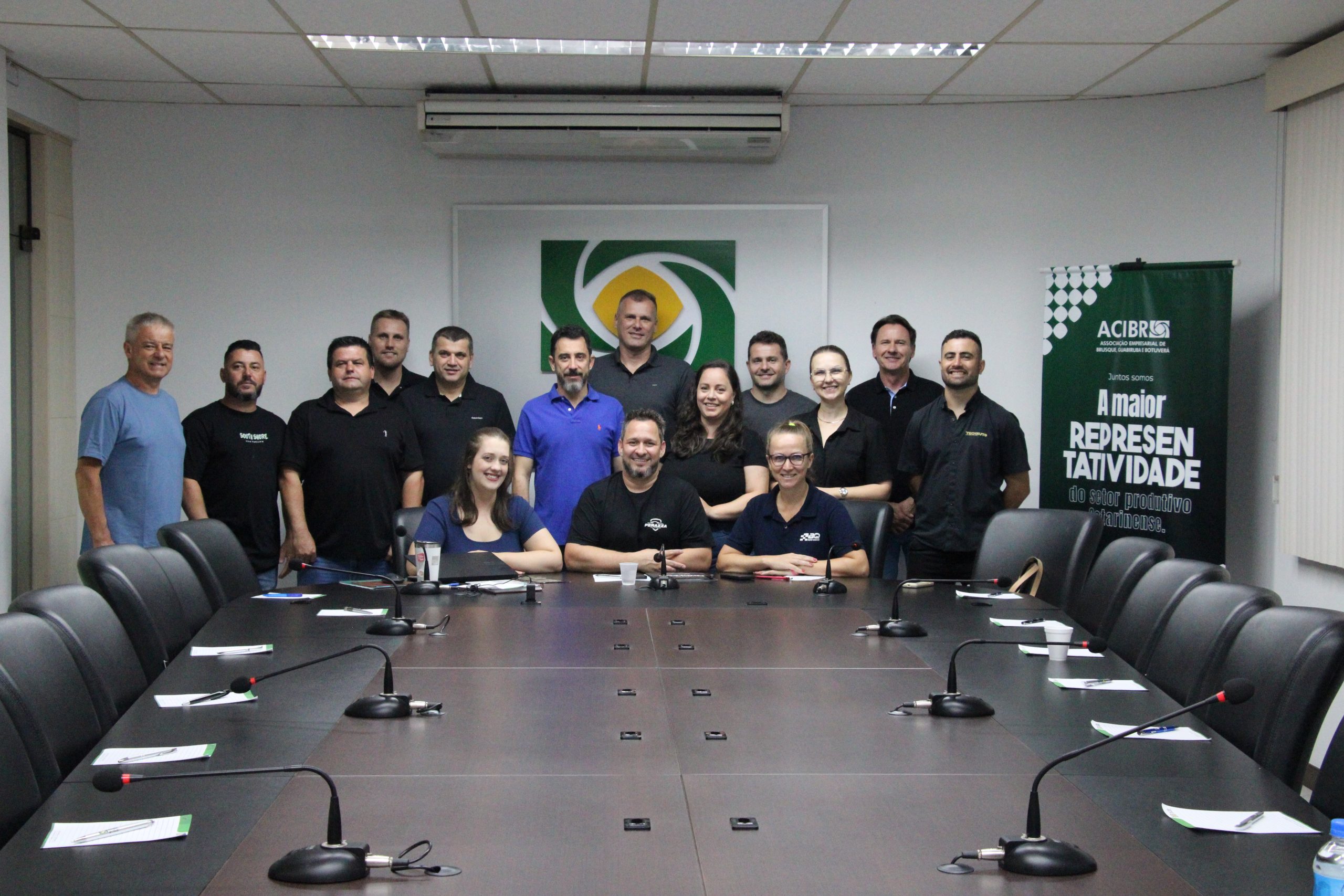 Elas no Comando: evento do Núcleo de Oficinas Mecânicas da ACIBr promove talks e mecânica básica para mulheres