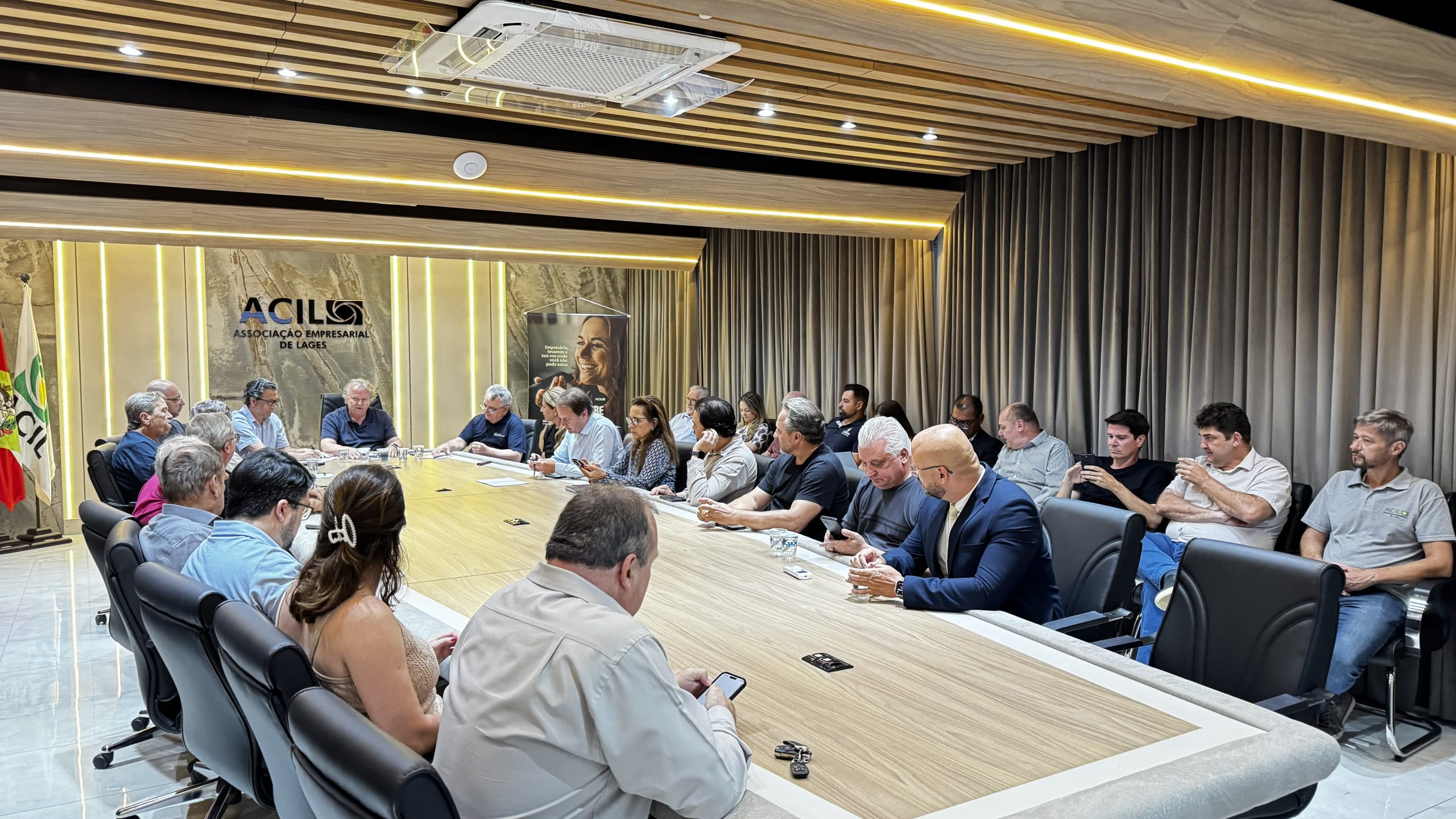 Crescimento e impacto regional da Uniplac são apresentados em reunião da ACIL Crescimento e impacto regional da Uniplac são apresentados em reunião da ACIL