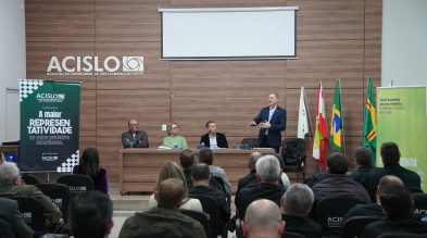 Empresários da região apresentam demandas sobre energia ao diretor da Celesc Empresários da região apresentam demandas sobre energia ao diretor da Celesc