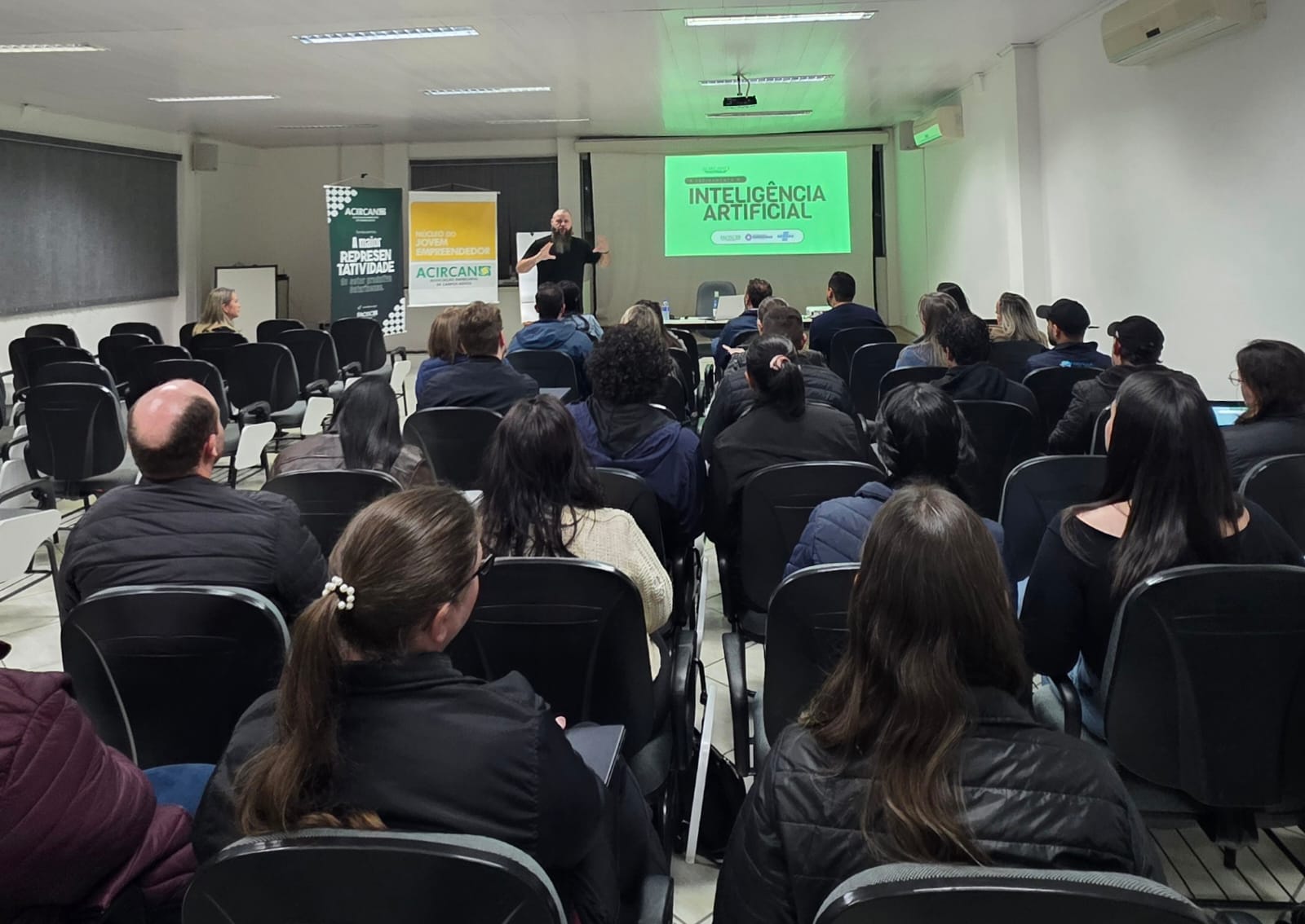 Workshop da ACIRCAN destaca Inteligência Artificial como aliada da produtividade e da organização nas empresas Workshop da ACIRCAN destaca Inteligência Artificial como aliada da produtividade e da organização nas empresas