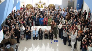 ACIC entrega placa de homenagem no aniversário de 55 anos da Fundação UNIARP ACIC entrega placa de homenagem no aniversário de 55 anos da Fundação UNIARP