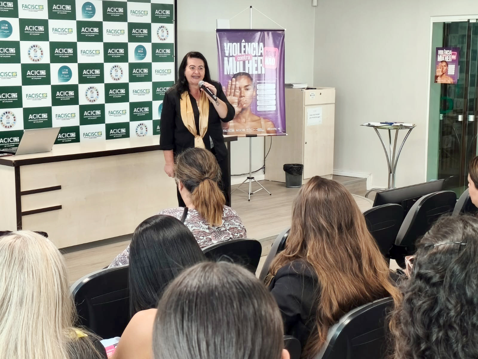 ACIC recebe evento da iniciativa Caçador por Elas com palestra sobre empoderamento feminino ACIC recebe evento da iniciativa Caçador por Elas com palestra sobre empoderamento feminino