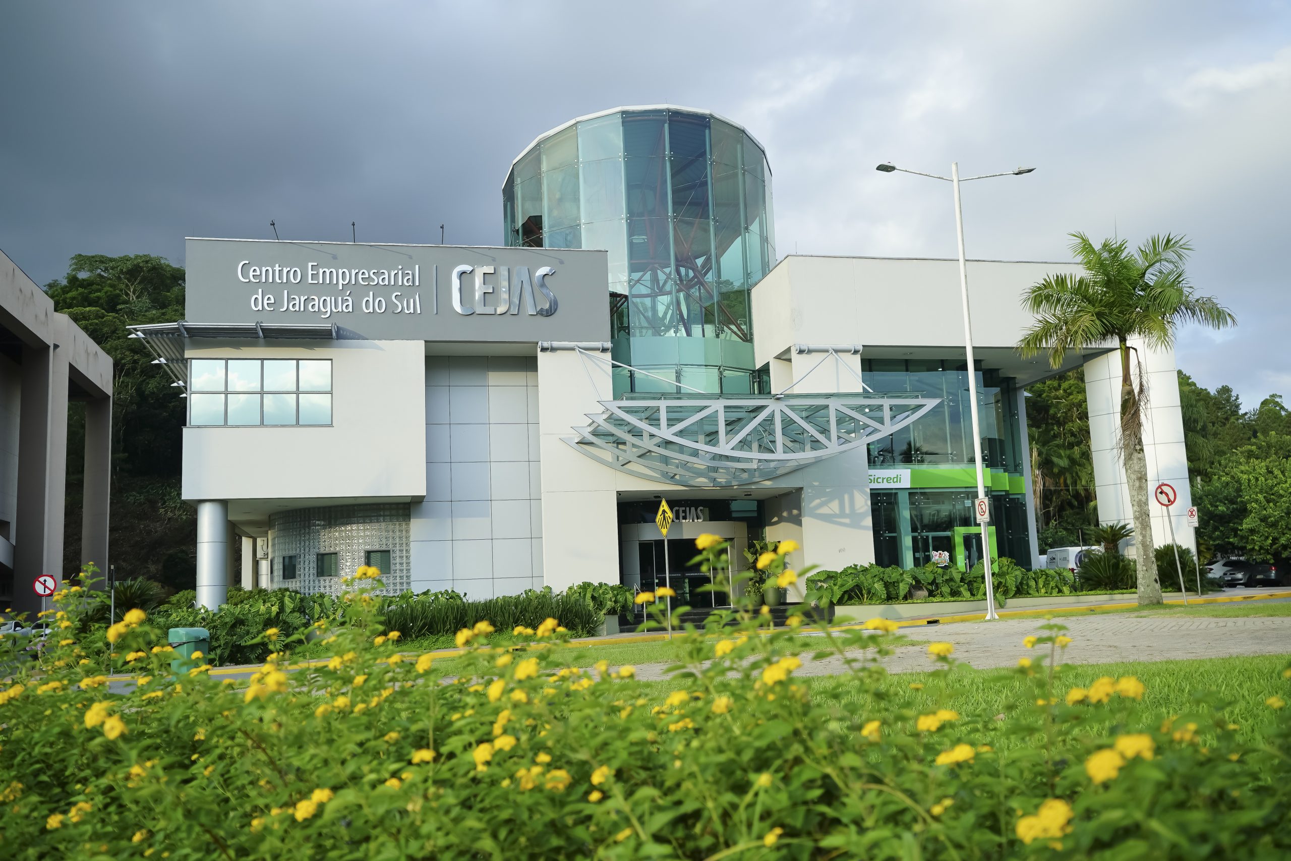 Entidades empresariais recebem candidatos em Diálogos Institucionais e apresentam pleitos da região Entidades empresariais recebem candidatos em Diálogos Institucionais e apresentam pleitos da região