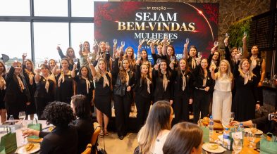 Mulheres Reais Inspiram reúne mais de 160 mulheres em tarde de histórias e recomeços Mulheres Reais Inspiram reúne mais de 160 mulheres em tarde de histórias e recomeços