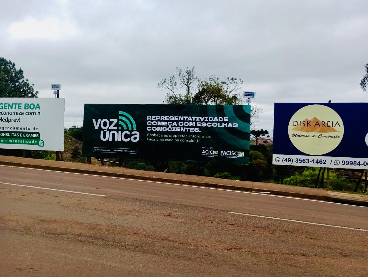 Voz Única ganha reforço com instalação de outdoors em Caçador