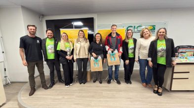 Jovens apresentam projetos no encerramento do programa Geração Empreendedora