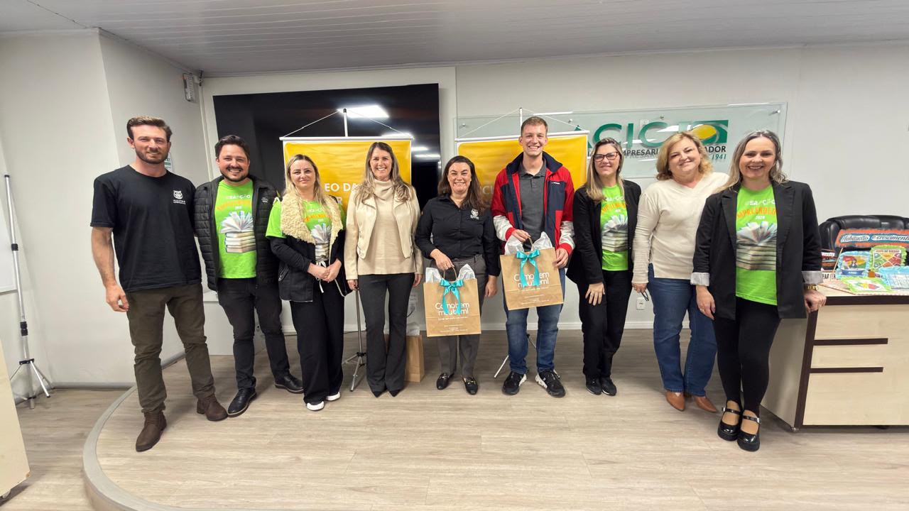 Jovens apresentam projetos no encerramento do programa Geração Empreendedora