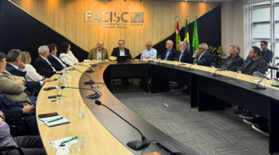 Elson Otto apresenta balanço da gestão na última reunião de diretoria da FACISC Elson Otto apresenta balanço da gestão na última reunião de diretoria da FACISC