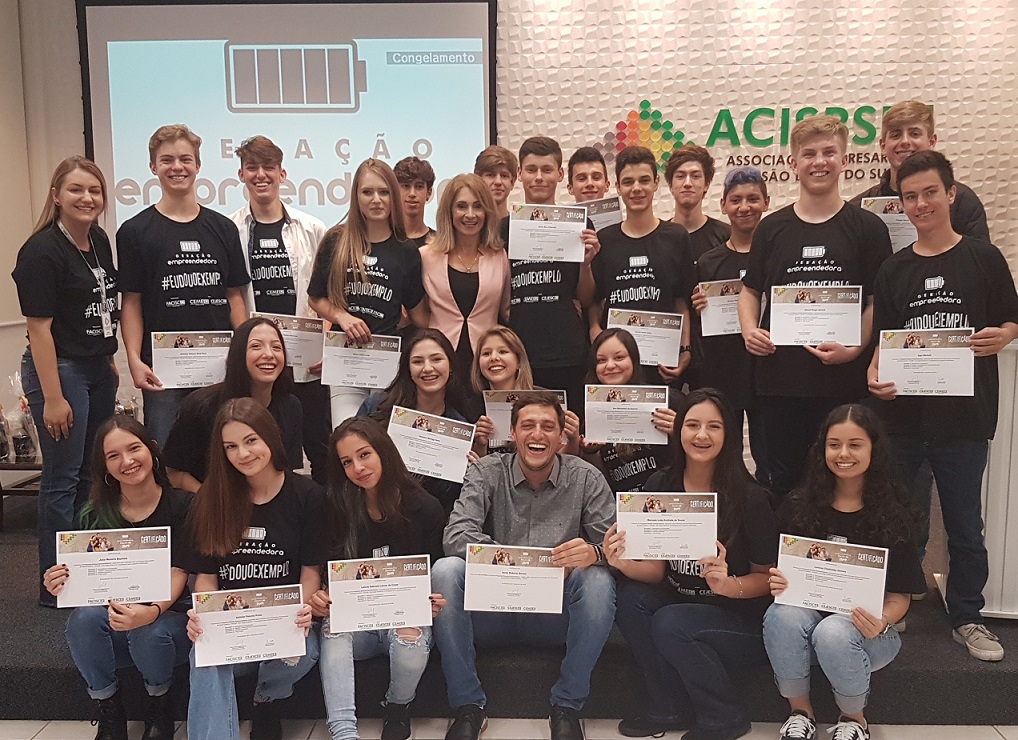 Alunos catarinenses se formam em empreendedorismo
