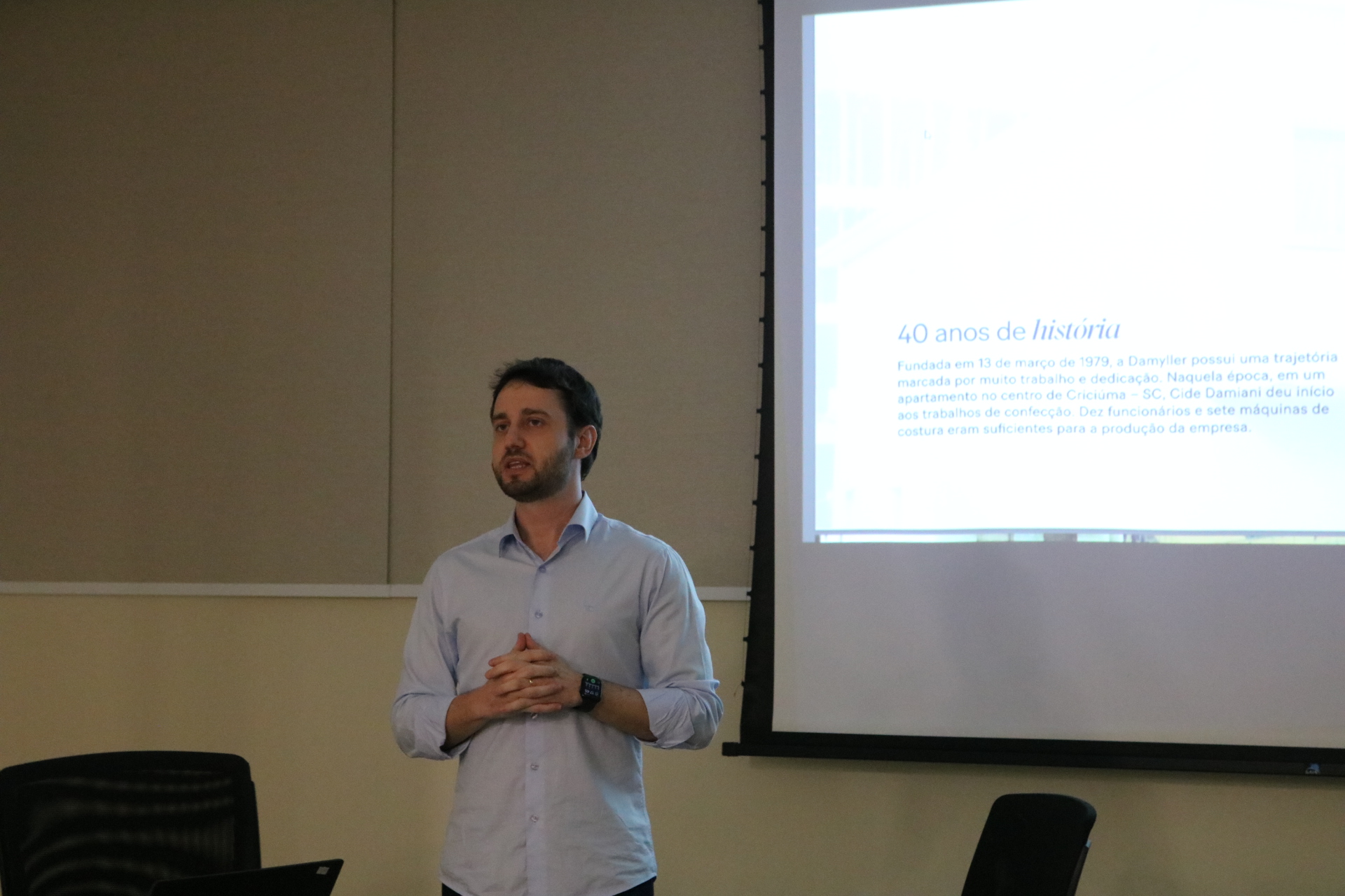 Produção sustentável de jeans é apresentada na reunião da diretoria da ACIC Produção sustentável de jeans é apresentada na reunião da diretoria da ACIC