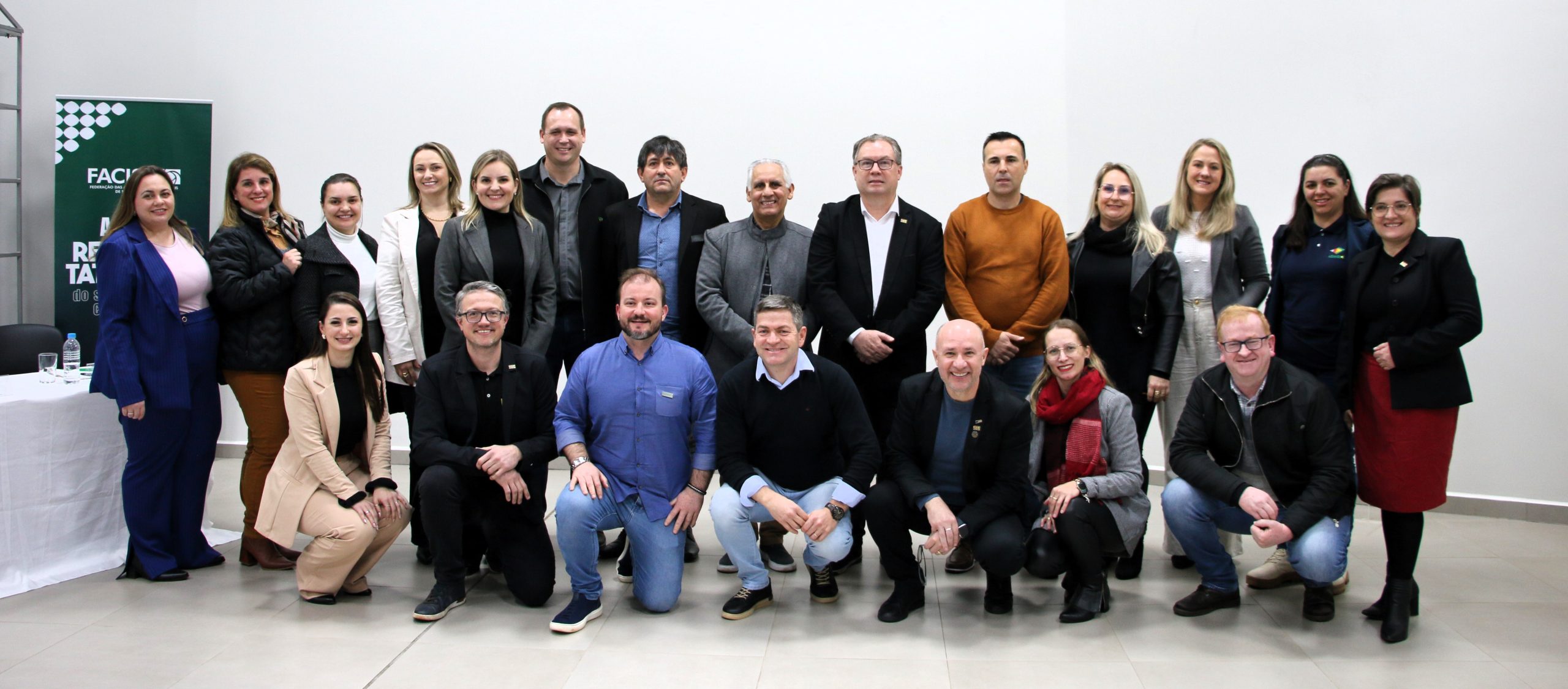 Plenária Regional Extremo Oeste da FACISC discute saúde e infraestrutura hospitalar Plenária Regional Extremo Oeste da FACISC discute saúde e infraestrutura hospitalar