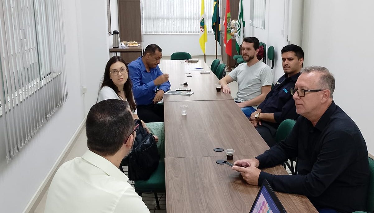 Prestadores de serviços se reúnem na Acig para fortalecimento do setor em Gaspar Prestadores de serviços se reúnem na Acig para fortalecimento do setor em Gaspar