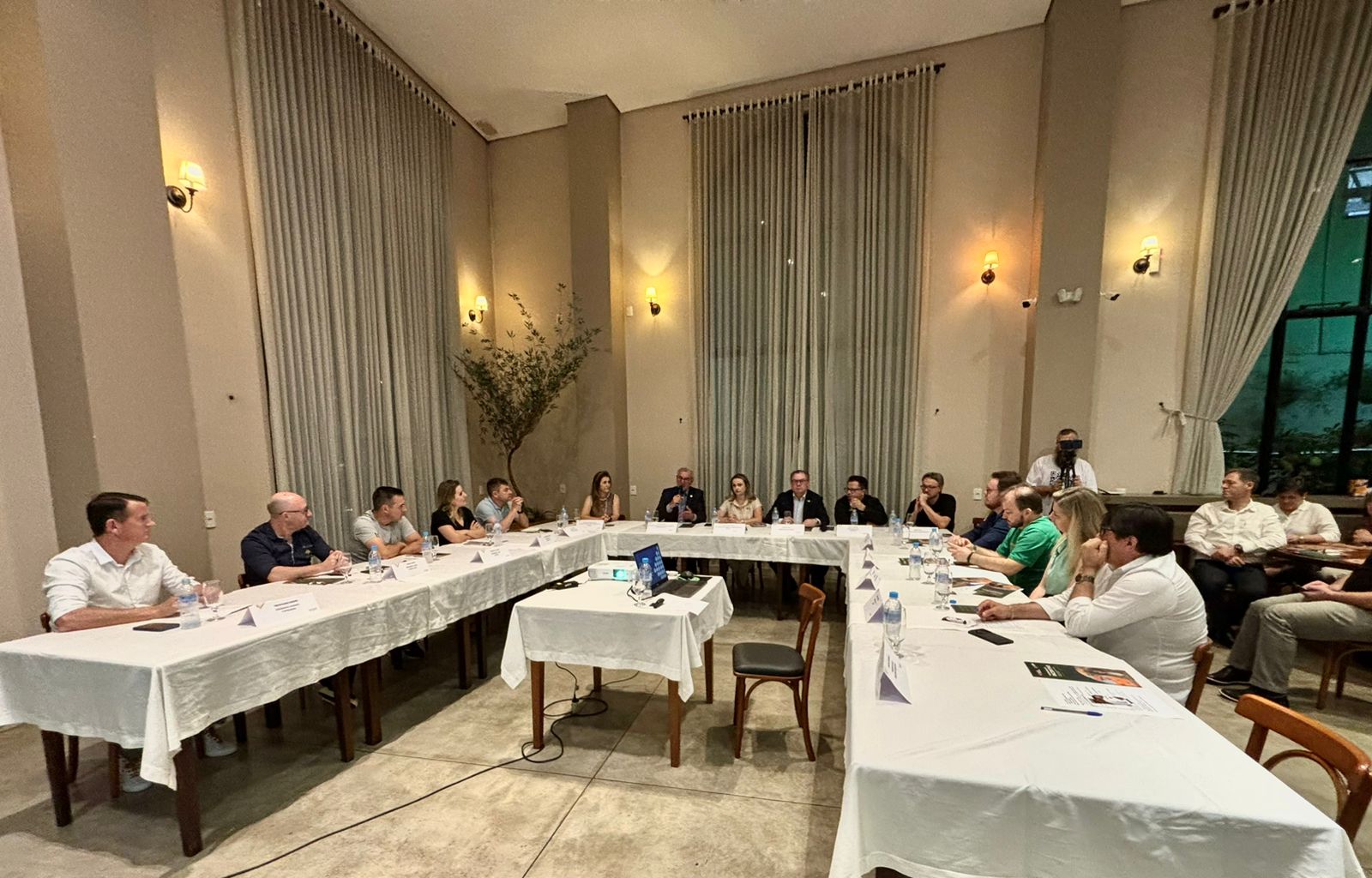 Presidente da FACISC participa da reunião plenária regional do Extremo Oeste, em Palmitos Presidente da FACISC participa da reunião plenária regional do Extremo Oeste, em Palmitos