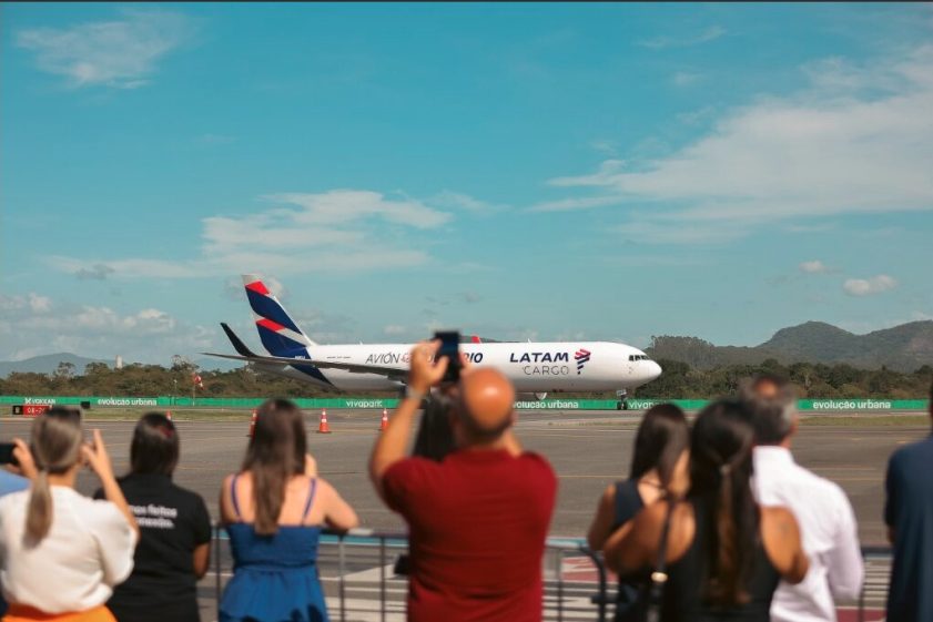 Em Navegantes, aeroporto inaugura operação cargueira internacional Em Navegantes, aeroporto inaugura operação cargueira internacional