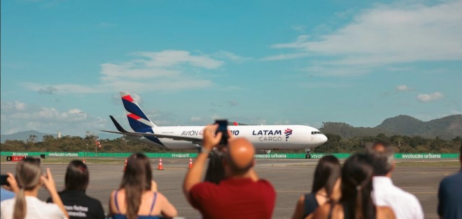 Em Navegantes, aeroporto inaugura operação cargueira internacional Em Navegantes, aeroporto inaugura operação cargueira internacional