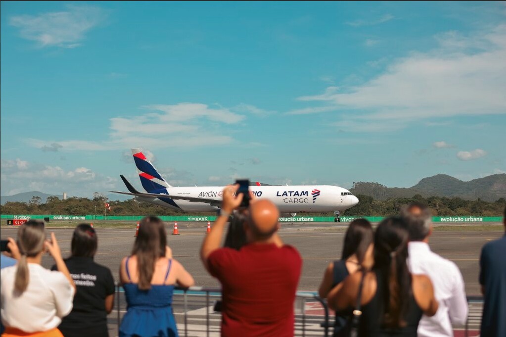 Em Navegantes, aeroporto inaugura operação cargueira internacional