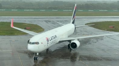 Primeiro voo cargueiro internacional em Navegantes reforça pleito da FACISC por segunda pista Primeiro voo cargueiro internacional em Navegantes reforça pleito da FACISC por segunda pista