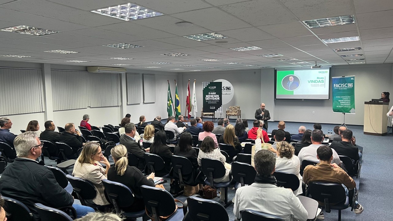 Soluções de habitação foram tema da Plenária Regional da FACISC no Norte de SC
