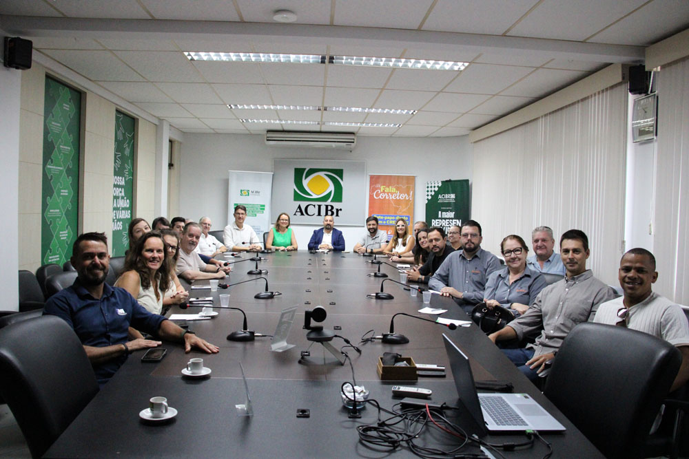 Núcleos de Corretores e Imobiliárias da ACIBr recebe o vice-presidente do CRECI/SC Núcleos de Corretores e Imobiliárias da ACIBr recebe o vice-presidente do CRECI/SC